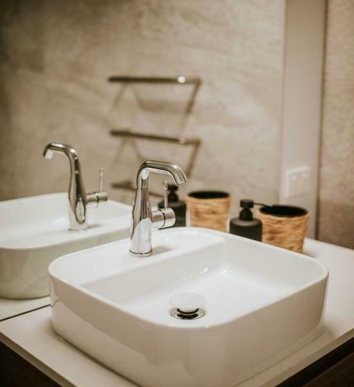 Pisa House Lakefront Boutique B&b