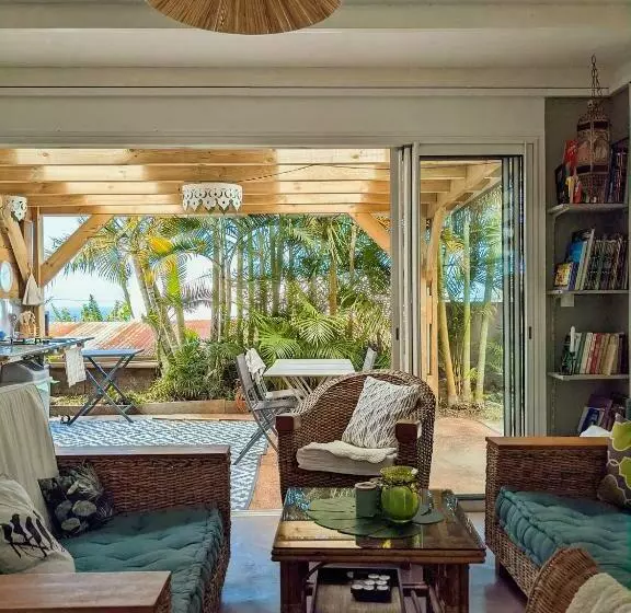 تختخواب و صبحانه A La Kaz Ti Zozeff