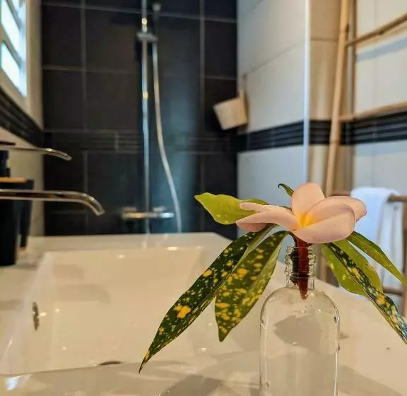 تختخواب و صبحانه A La Kaz Ti Zozeff