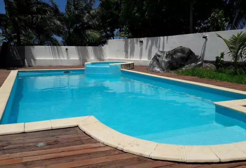 تختخواب و صبحانه A La Kaz Ti Zozeff