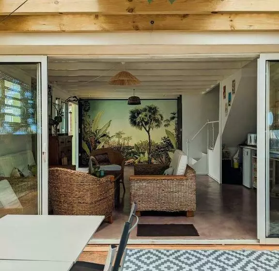 تختخواب و صبحانه A La Kaz Ti Zozeff