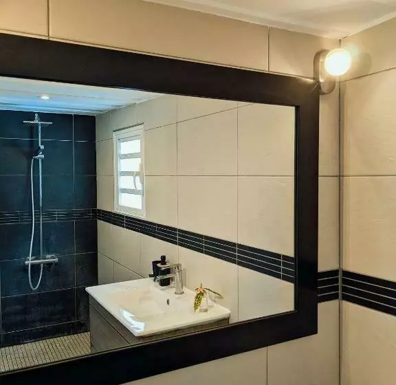 تختخواب و صبحانه A La Kaz Ti Zozeff