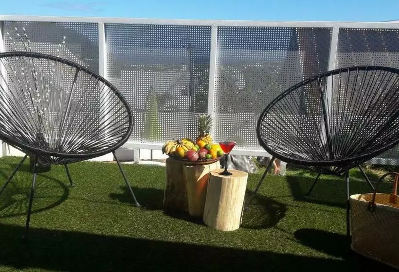 تختخواب و صبحانه A La Kaz Ti Zozeff