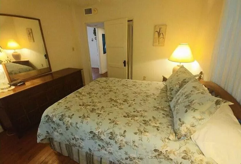 Historic Tremain Cottages