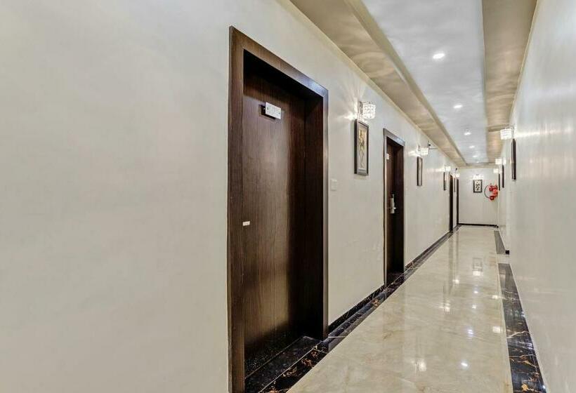 호텔 Oyo Townhouse 812  The Grand White