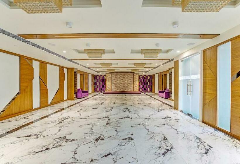 호텔 Oyo Townhouse 812  The Grand White