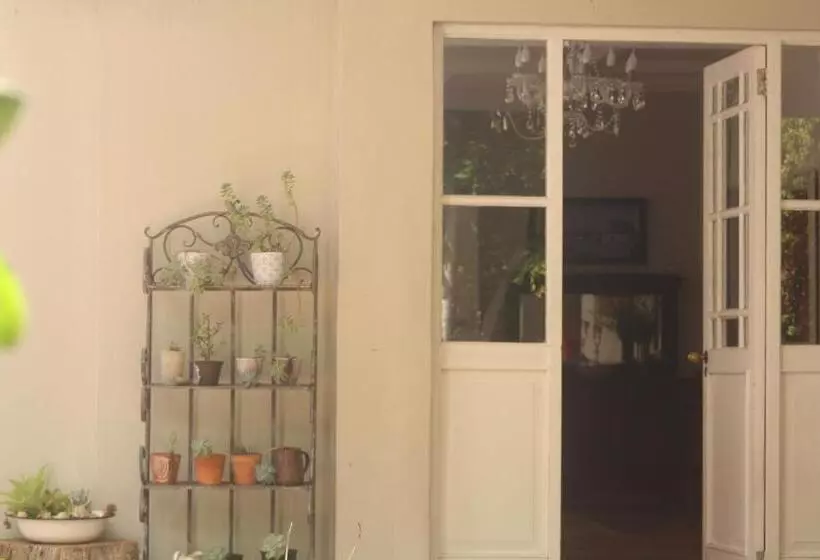 پانسیون Sarah S Place  Heatherlands,george