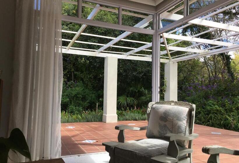 פנסיון Sarah S Place  Heatherlands,george