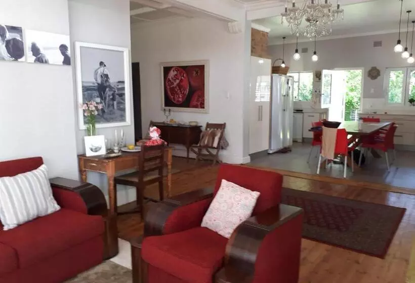 پانسیون Sarah S Place  Heatherlands,george