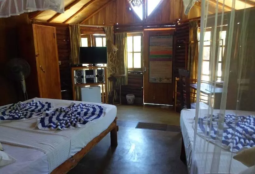 فندق Kirinda Beach Resort