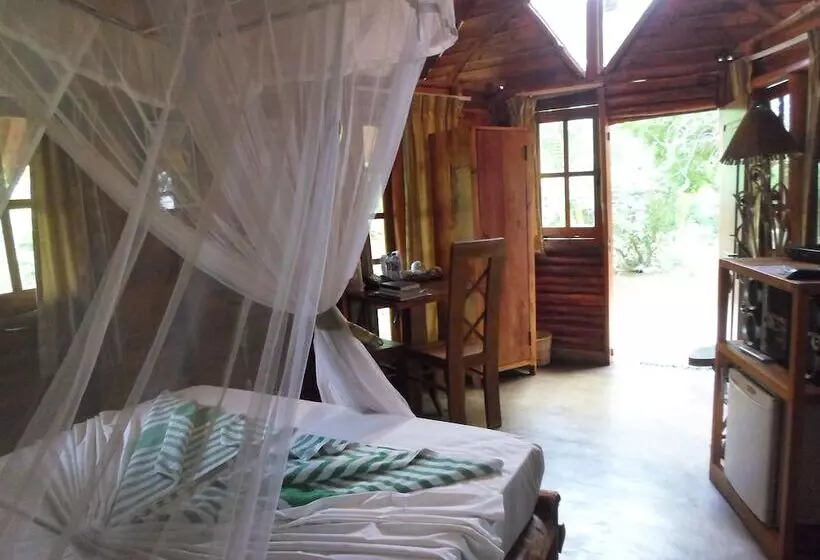 فندق Kirinda Beach Resort