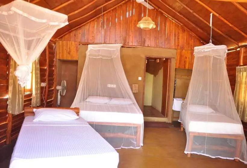 فندق Kirinda Beach Resort