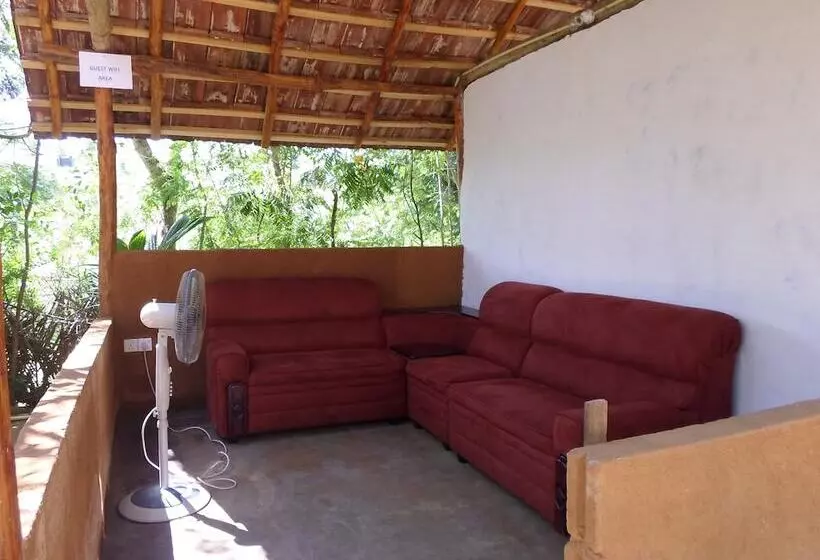 فندق Kirinda Beach Resort