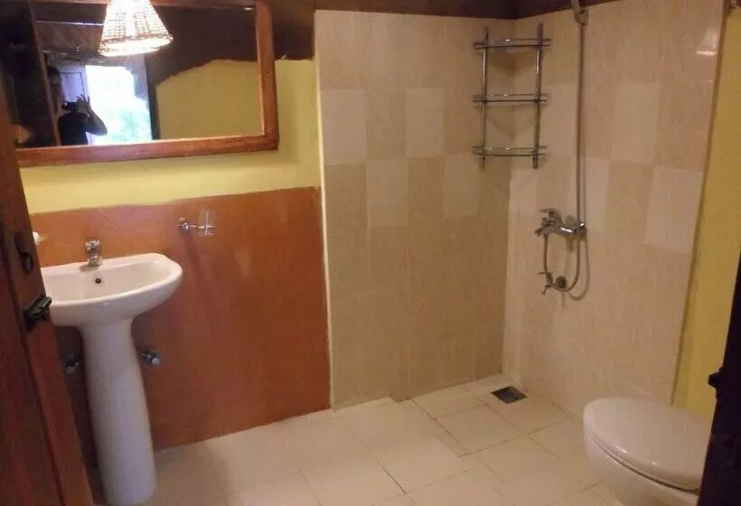 فندق Kirinda Beach Resort