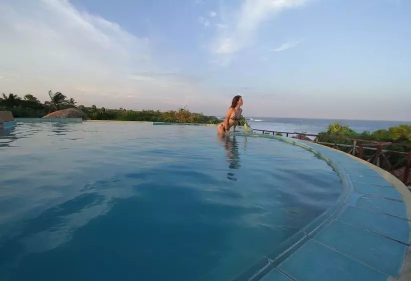 فندق Kirinda Beach Resort