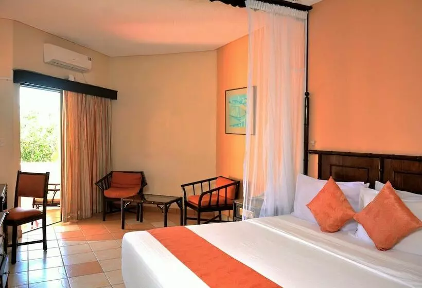 호텔 Mombasa Continental Resort