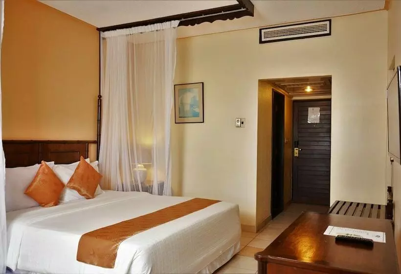 호텔 Mombasa Continental Resort