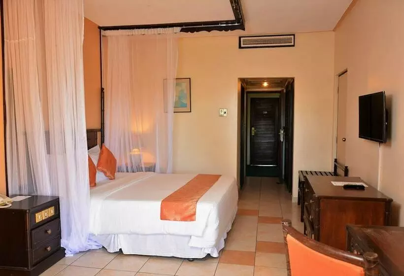 호텔 Mombasa Continental Resort