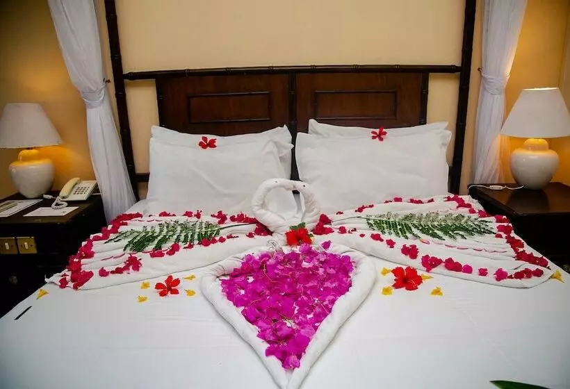 호텔 Mombasa Continental Resort