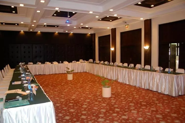 호텔 Mombasa Continental Resort