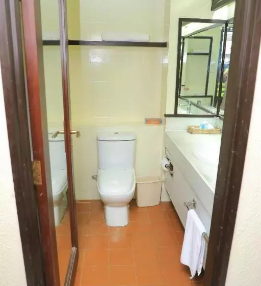 호텔 Mombasa Continental Resort