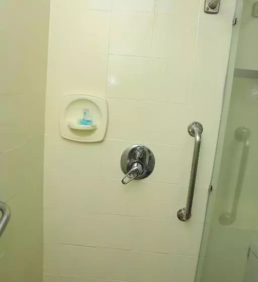 호텔 Mombasa Continental Resort