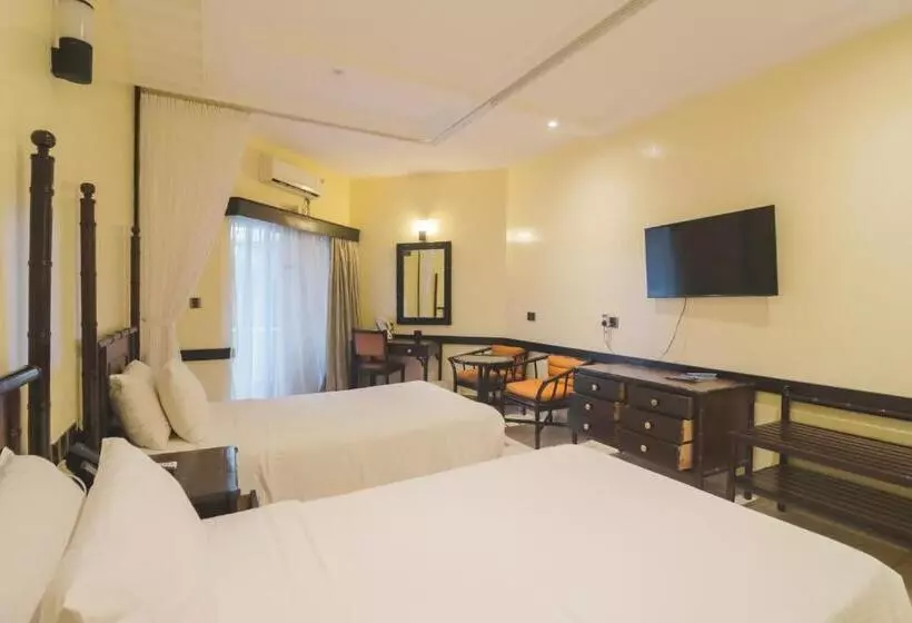 호텔 Mombasa Continental Resort