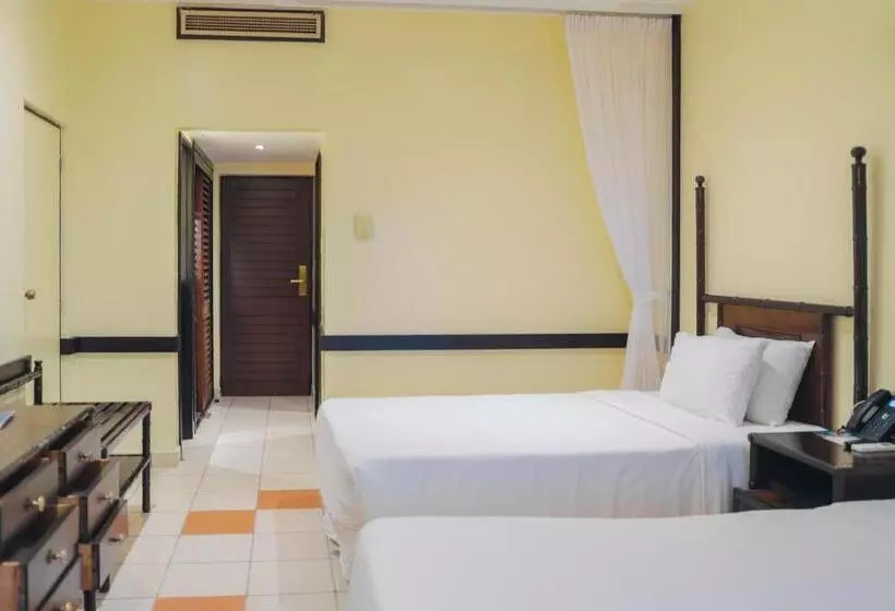 호텔 Mombasa Continental Resort