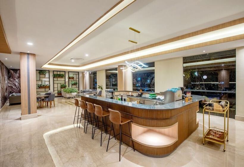 Oakwood Hotel & Apartments Taman Mini Jakarta