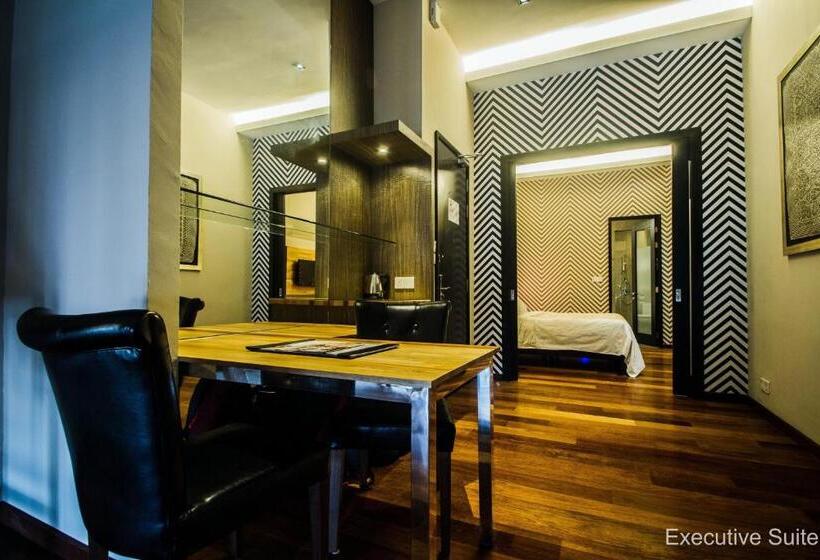 בית מלון כפרי The Ranee Boutique Suites