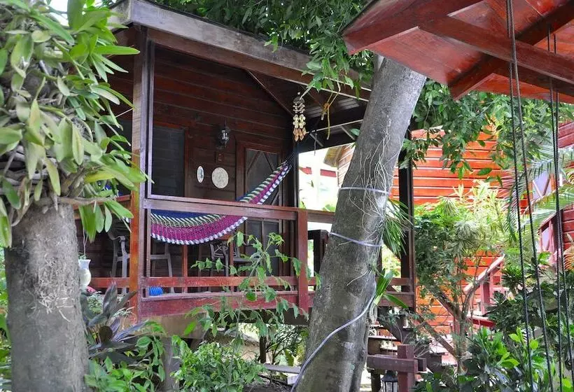 هتل West Bay Lodge