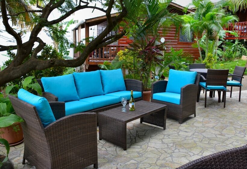 هتل West Bay Lodge