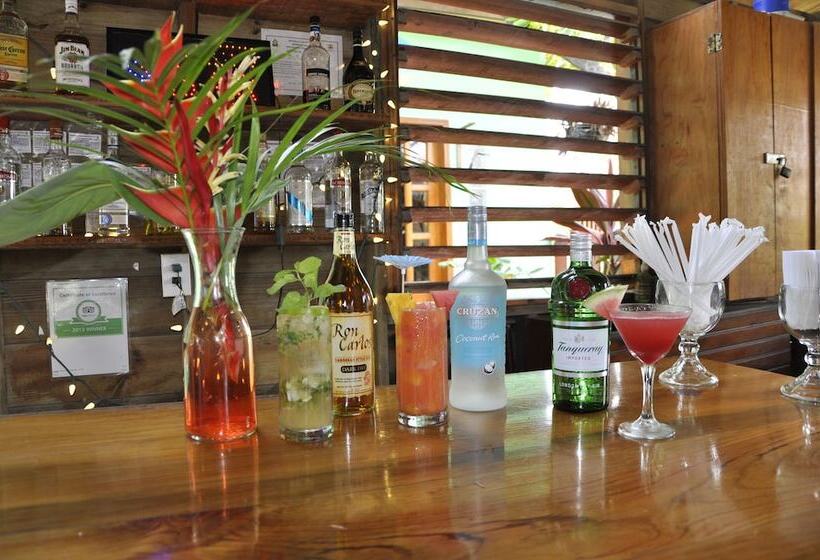 هتل West Bay Lodge