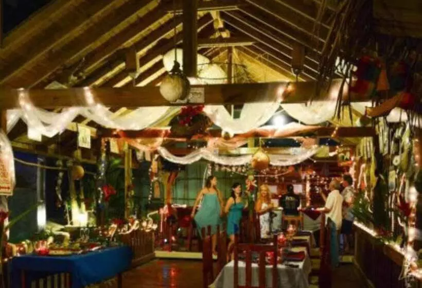 هتل West Bay Lodge