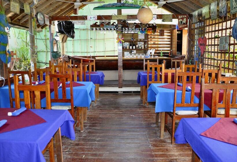 هتل West Bay Lodge