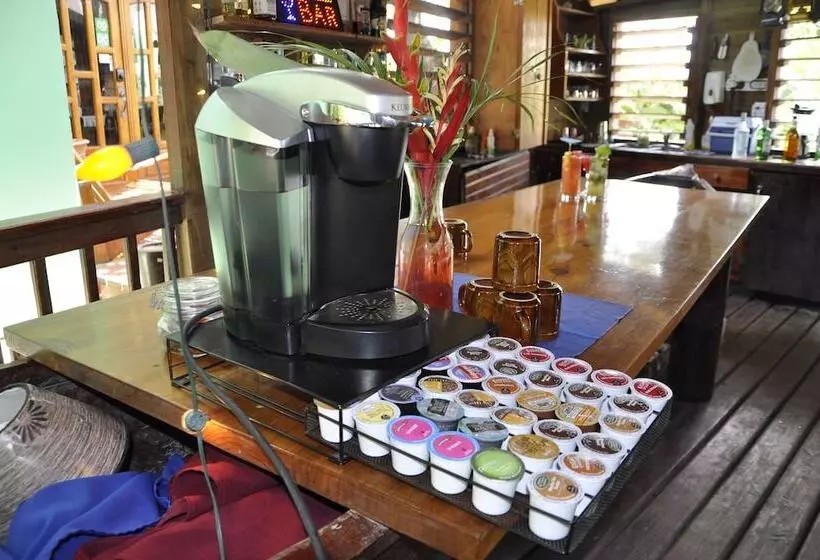 هتل West Bay Lodge