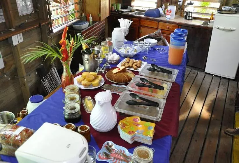 هتل West Bay Lodge