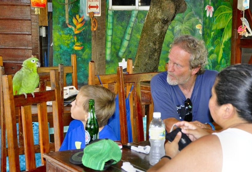 هتل West Bay Lodge