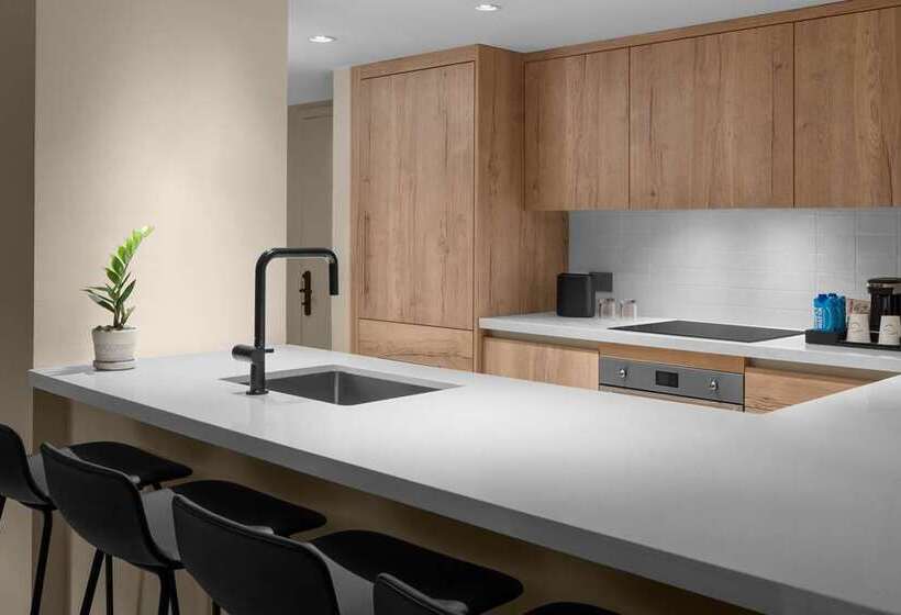 Rok Hotel Kingston, Tapestry Collection By Hilton