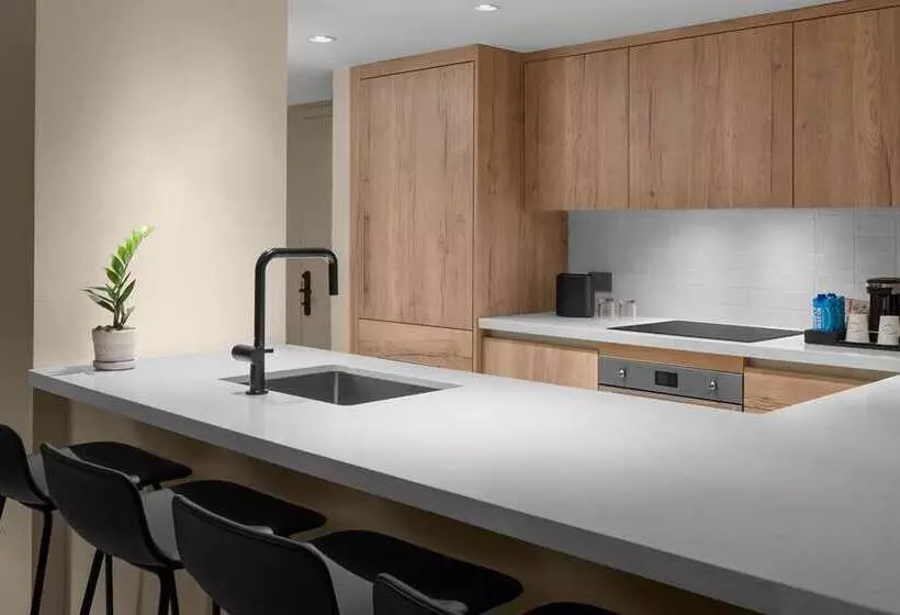 Rok Hotel Kingston, Tapestry Collection By Hilton