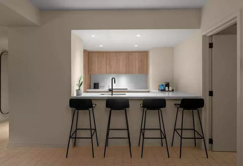 Rok Hotel Kingston, Tapestry Collection By Hilton