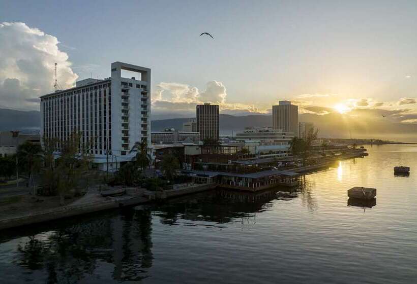 Rok Hotel Kingston, Tapestry Collection By Hilton