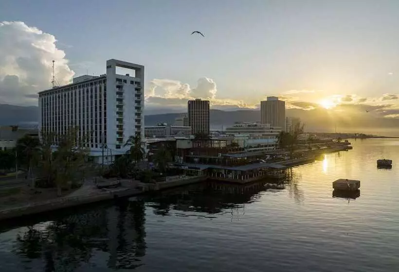 Rok Hotel Kingston, Tapestry Collection By Hilton