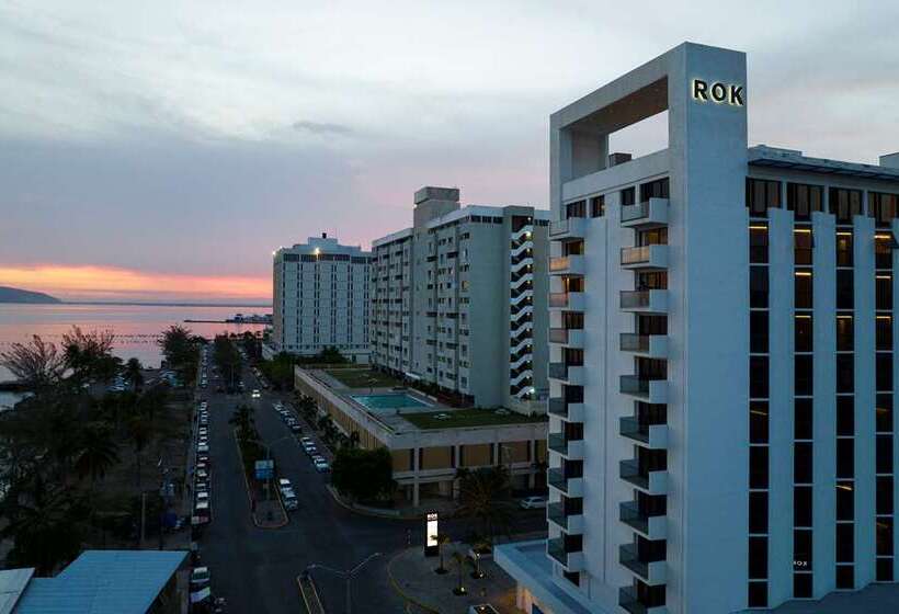 Rok Hotel Kingston, Tapestry Collection By Hilton