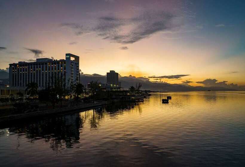 Rok Hotel Kingston, Tapestry Collection By Hilton