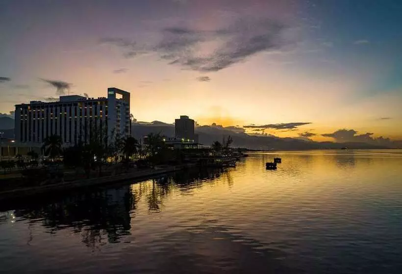 Rok Hotel Kingston, Tapestry Collection By Hilton