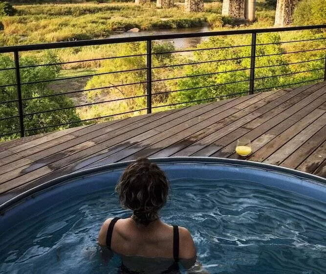 هتل Kruger Shalati   Train On The Bridge & Garden Suites