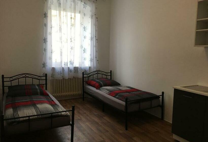 فندق صغير Pension Anna   Monteurzimmer
