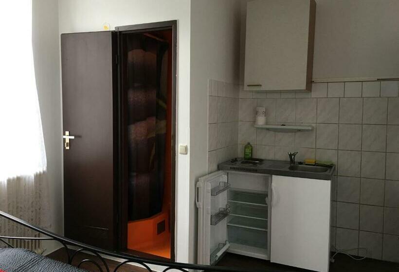 فندق صغير Pension Anna   Monteurzimmer