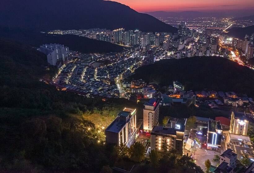 هتل Denbasta Forest